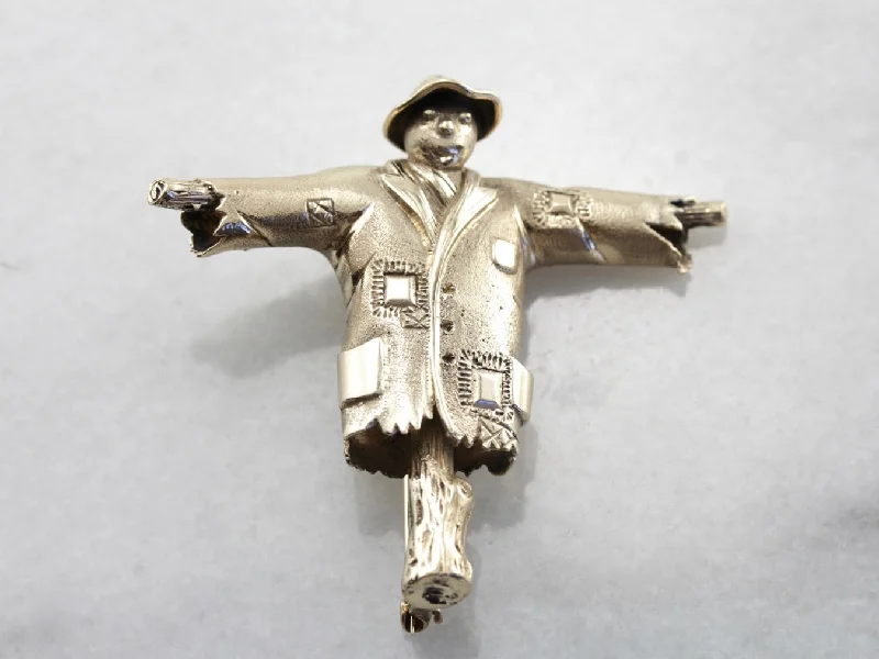 Sweet Scarecrow Brooch in Yellow Gold