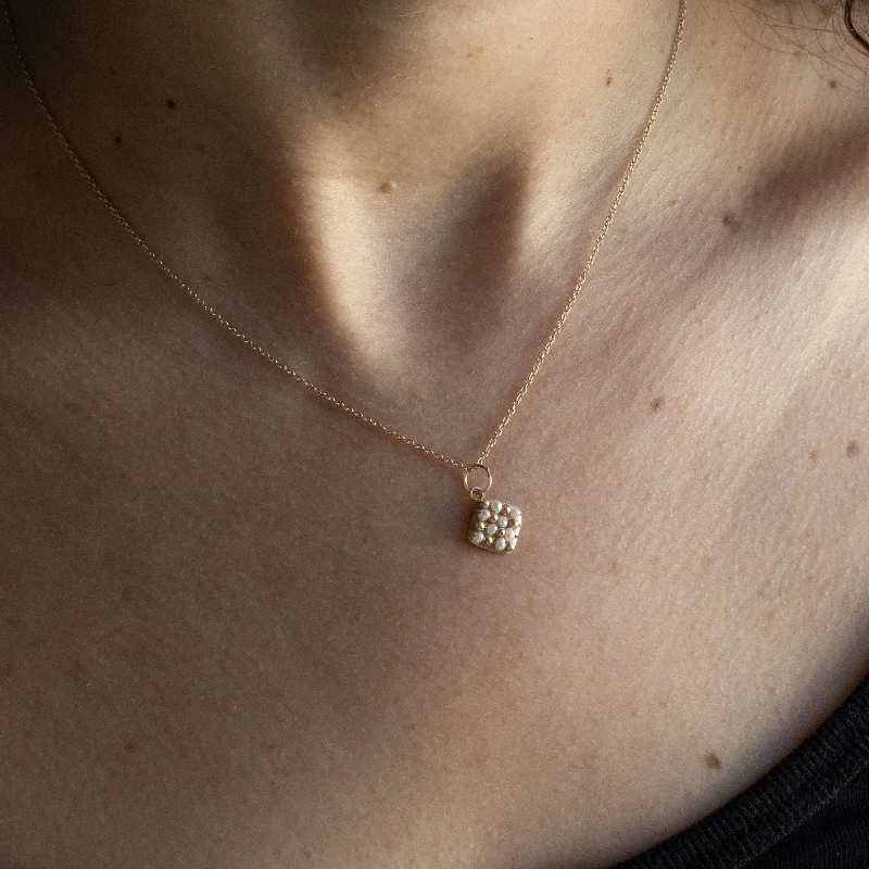 delicate diamond necklaces for women -Gold Checkered Pearl Necklace