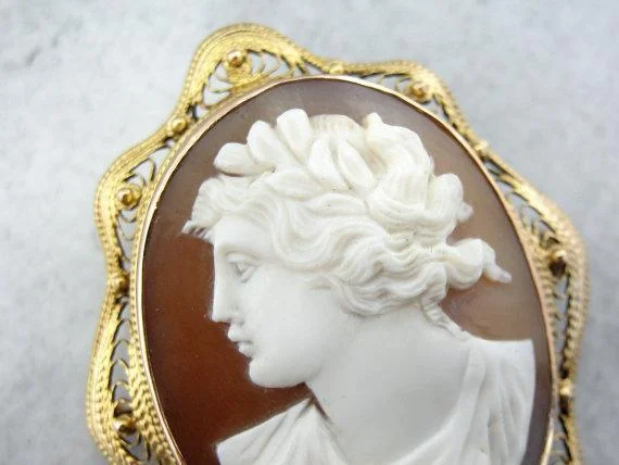 Vintage Cameo Gold Filigree Pendant Brooch