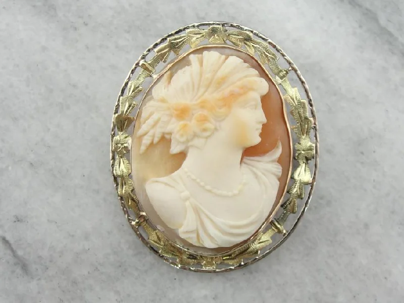 Art Nouveau Cameo Brooch with Green Gold Frame